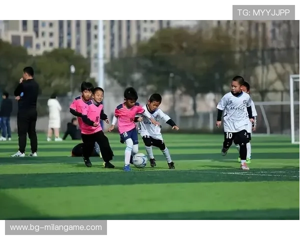 “青训合作项目在边远农村落地，普及足球基础运动”，足球青训政策